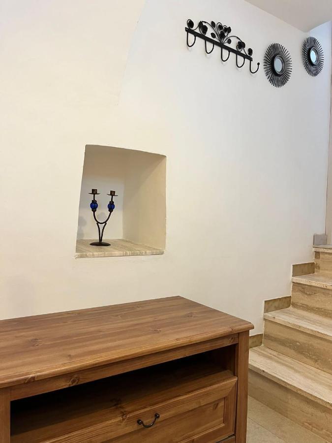 Villa Naomi Остуні Екстер'єр фото