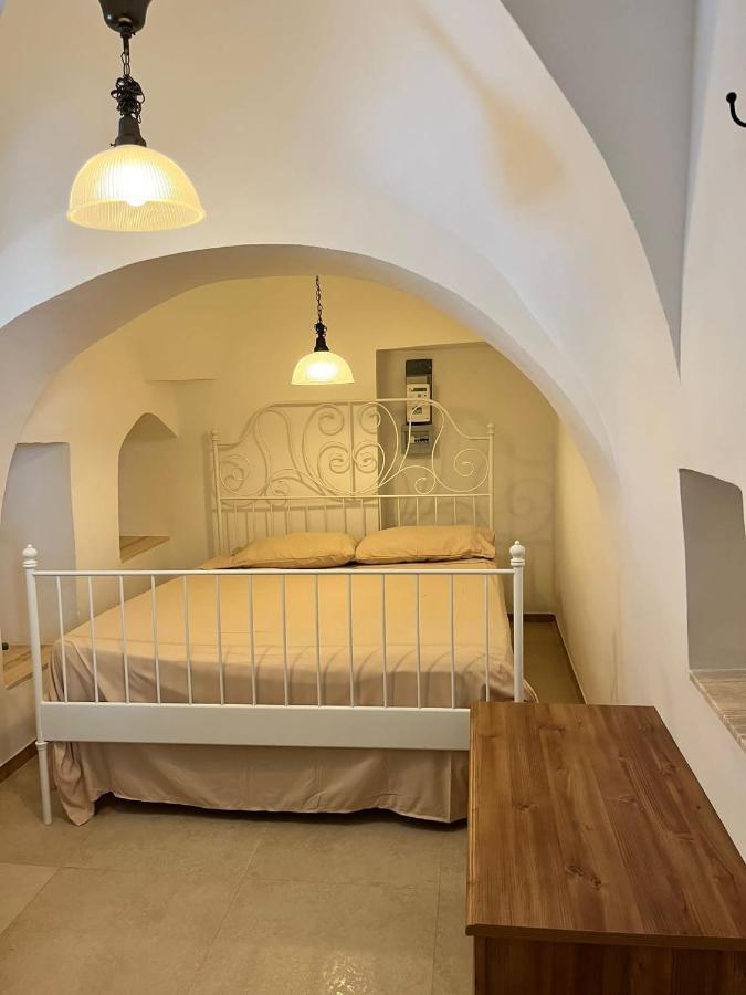 Villa Naomi Остуні Екстер'єр фото